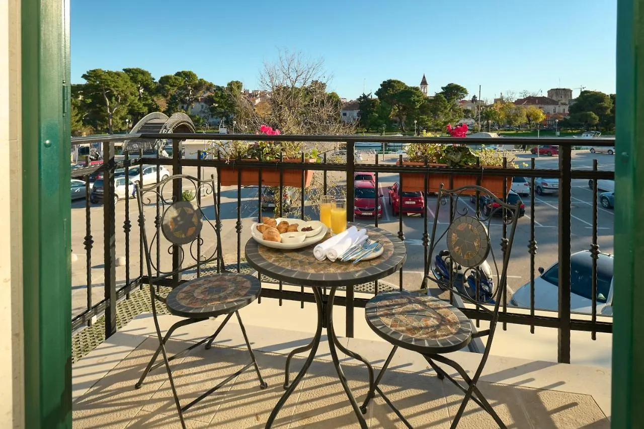Luxury Rooms Il Ponte טרוגיר 0*,